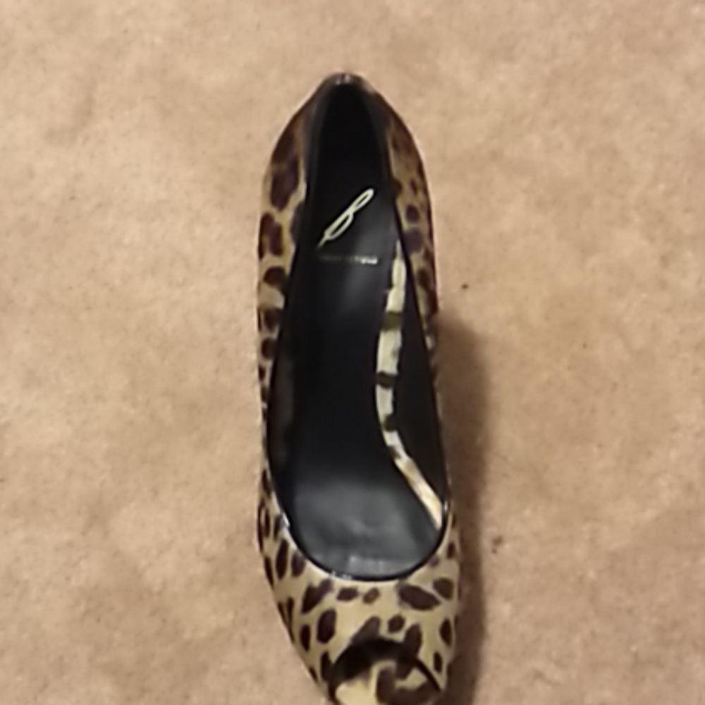 Shoe - Picture 2 of 3